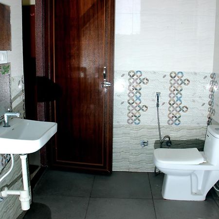 Hotel O Athitya Resort Sikar Kültér fotó