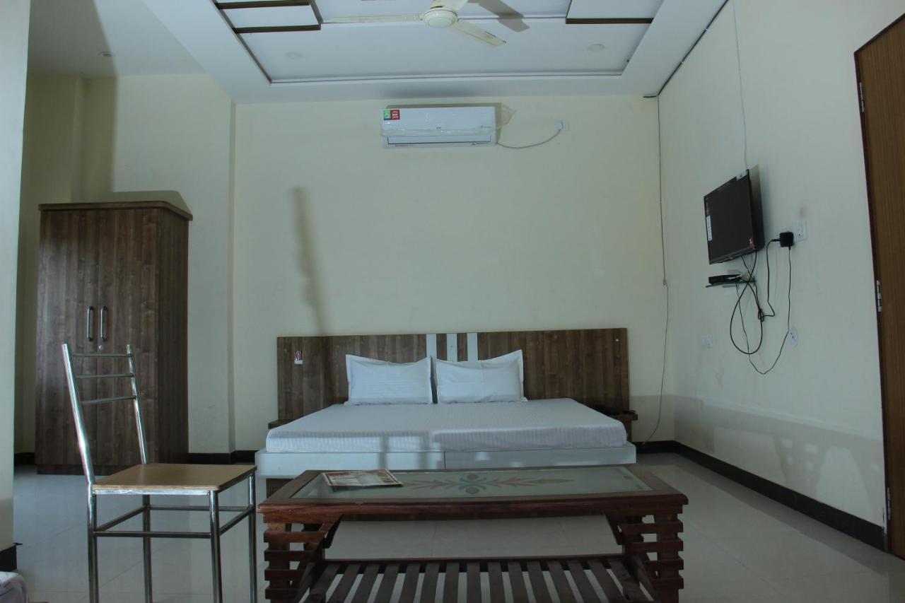 Hotel O Athitya Resort Sikar Kültér fotó