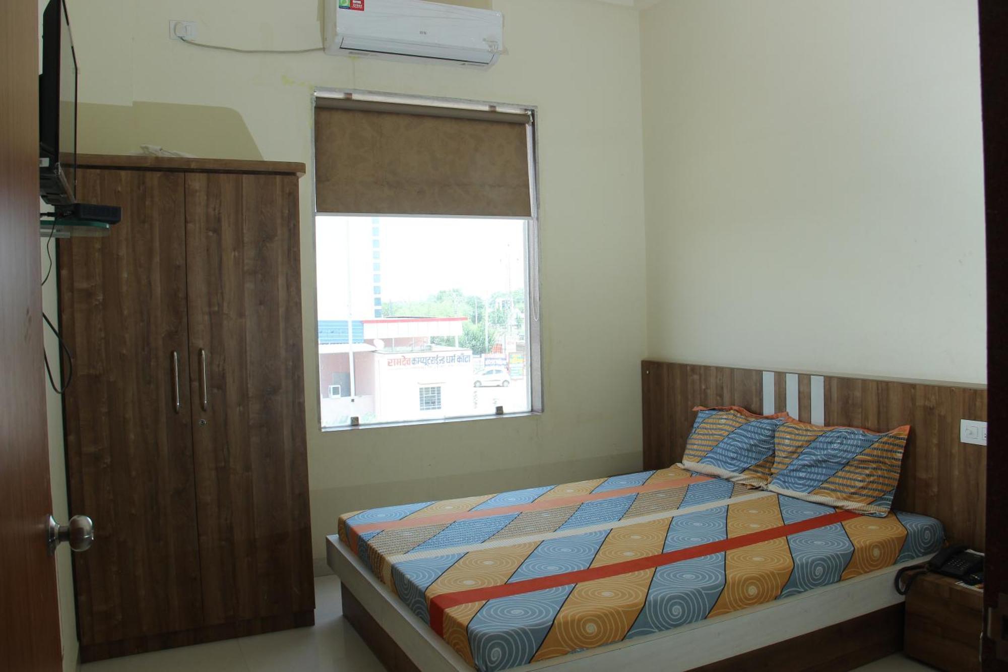 Hotel O Athitya Resort Sikar Kültér fotó