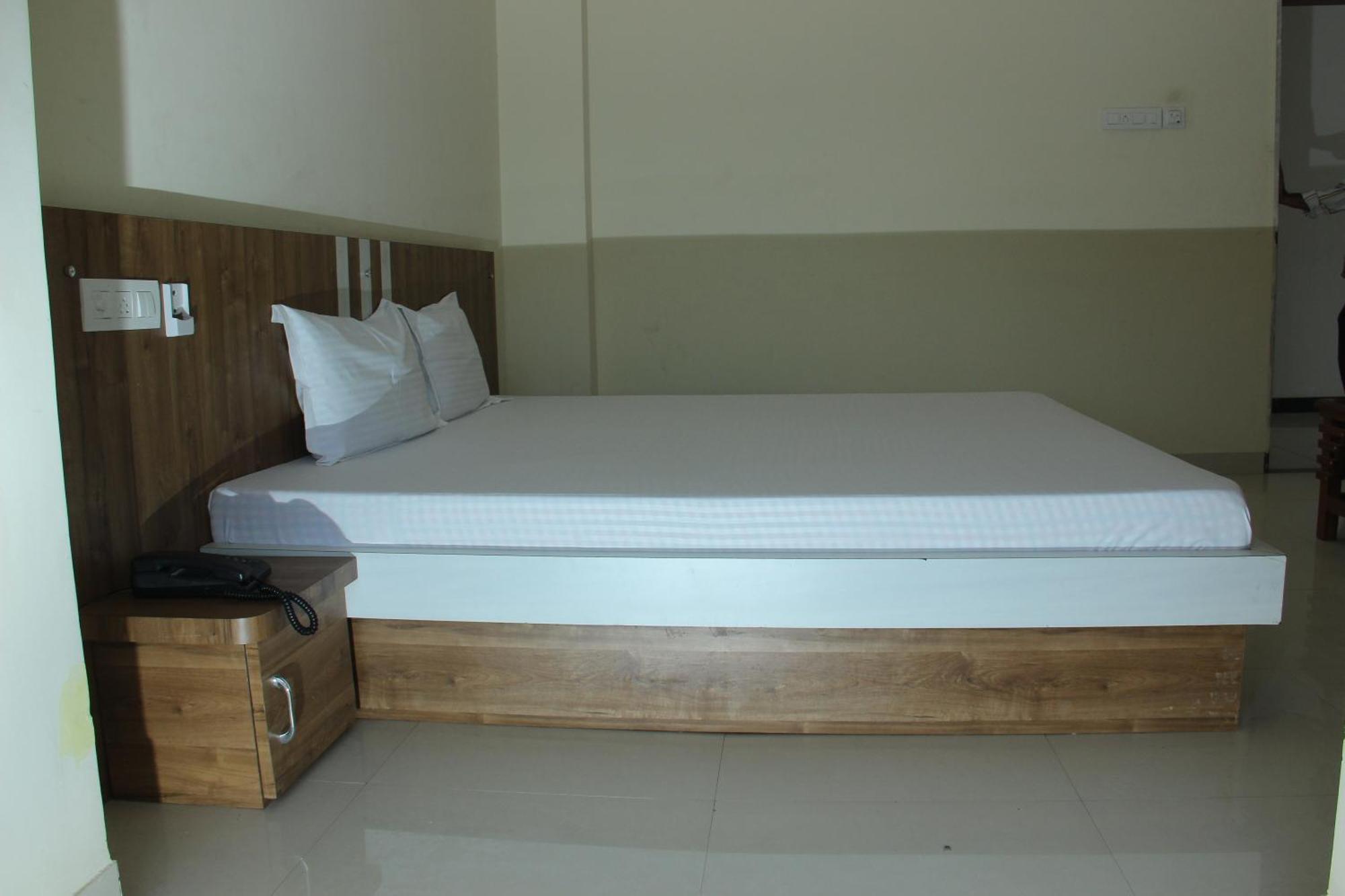 Hotel O Athitya Resort Sikar Kültér fotó